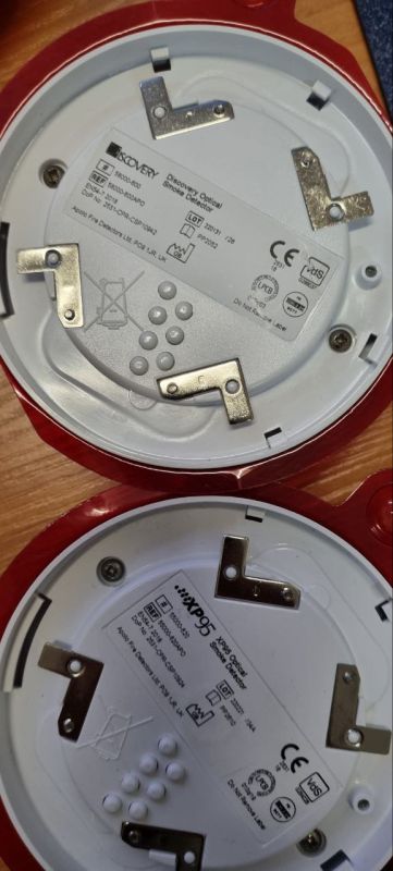 Оптический/тепловой мультисенсорный извещатель с изолятором Apollo SA5100-700