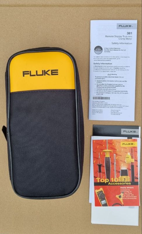 Цифровой мультиметр с аксессуарами в сумке